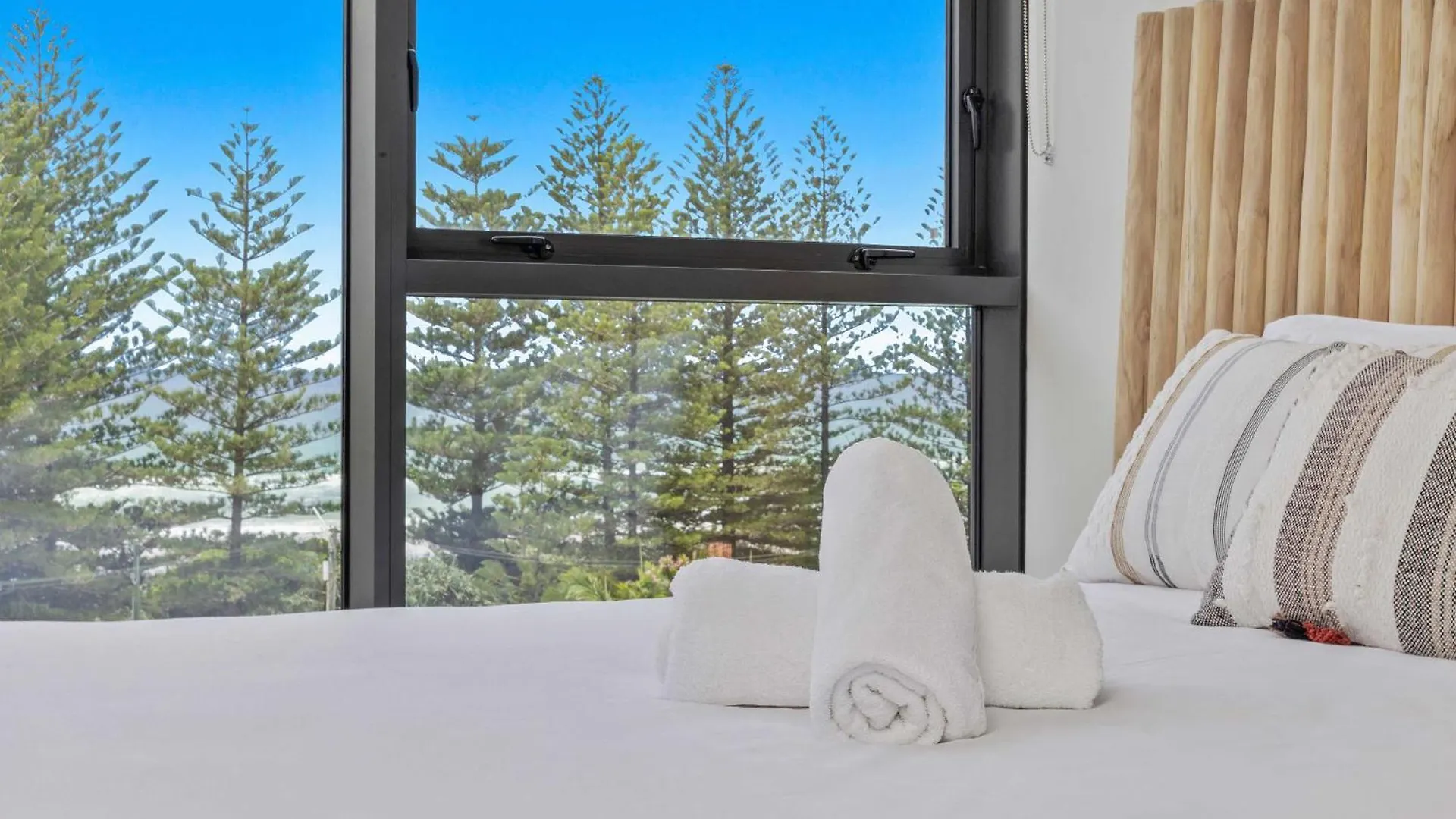 Ocean Views - Sandbar Burleigh Heads Gold Coast Apartment